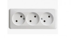 22217          Розетка накл. Schneider Electric ЭТЮД 3-я Б/З белая <PA16-009B>